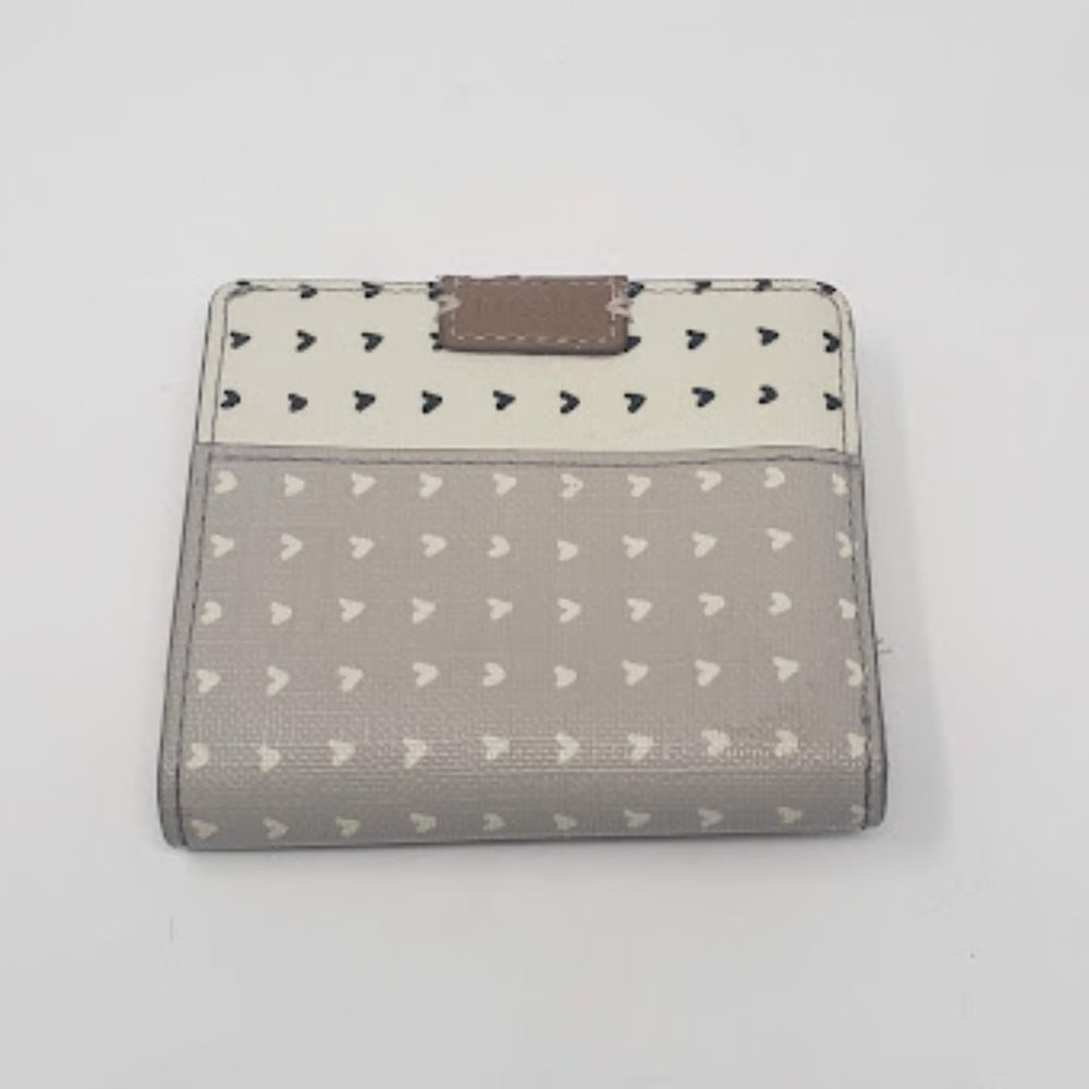 Fossil Gray And Cream Heart Pattern Wallet - image 1
